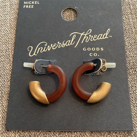 Universal Thread Worn Gold Earrings - Picture 3 of 4